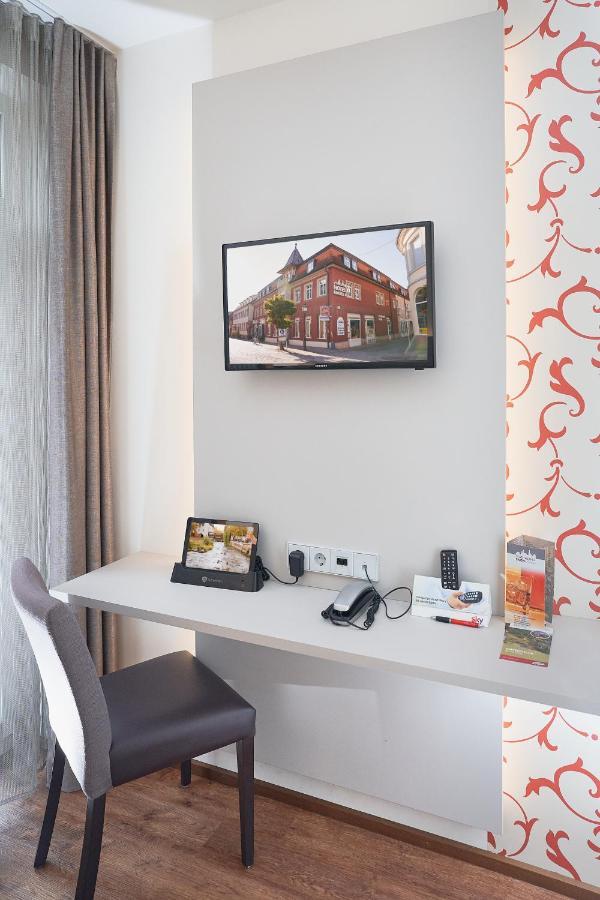 Stadthotel Engel เอทท์ลิงเงน ภายนอก รูปภาพ