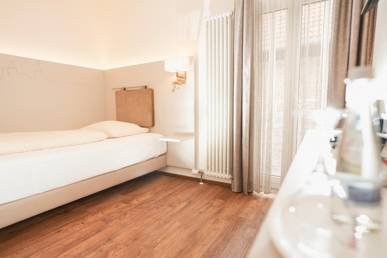 Stadthotel Engel เอทท์ลิงเงน ภายนอก รูปภาพ