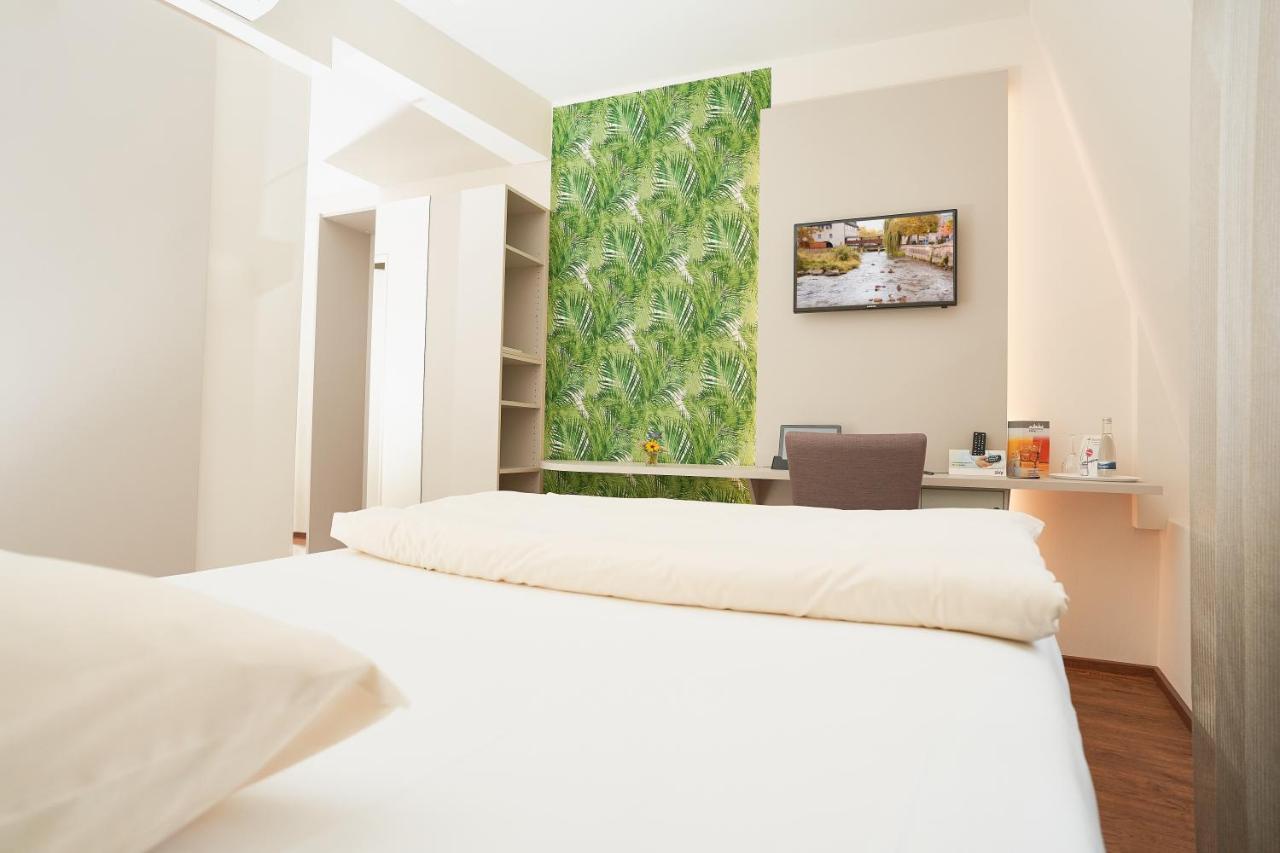Stadthotel Engel เอทท์ลิงเงน ภายนอก รูปภาพ