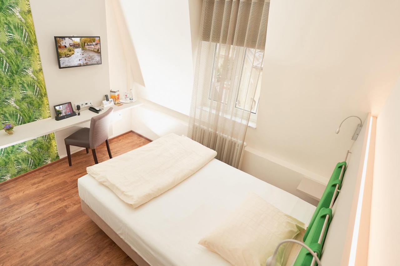 Stadthotel Engel เอทท์ลิงเงน ภายนอก รูปภาพ