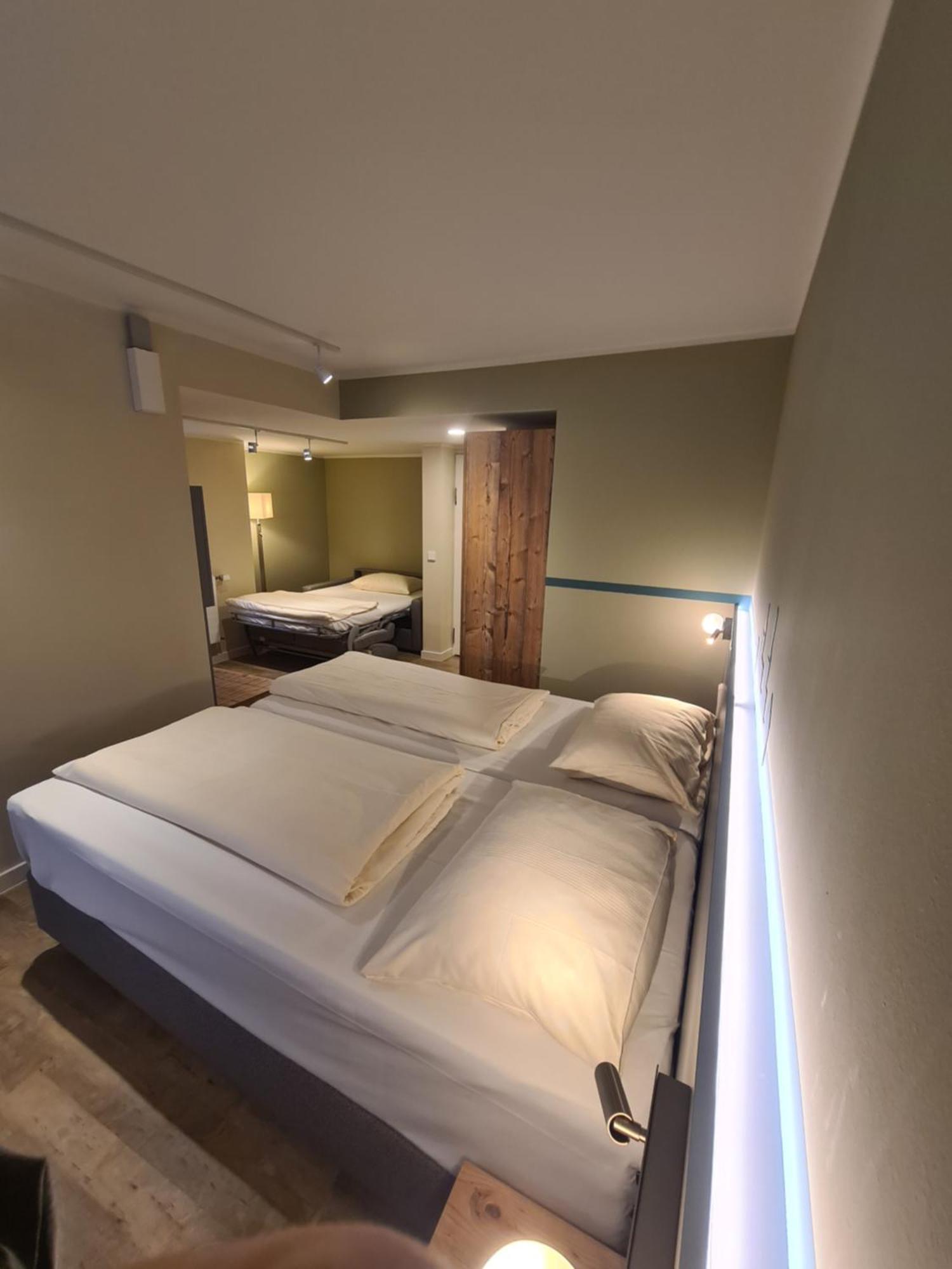 Stadthotel Engel เอทท์ลิงเงน ภายนอก รูปภาพ