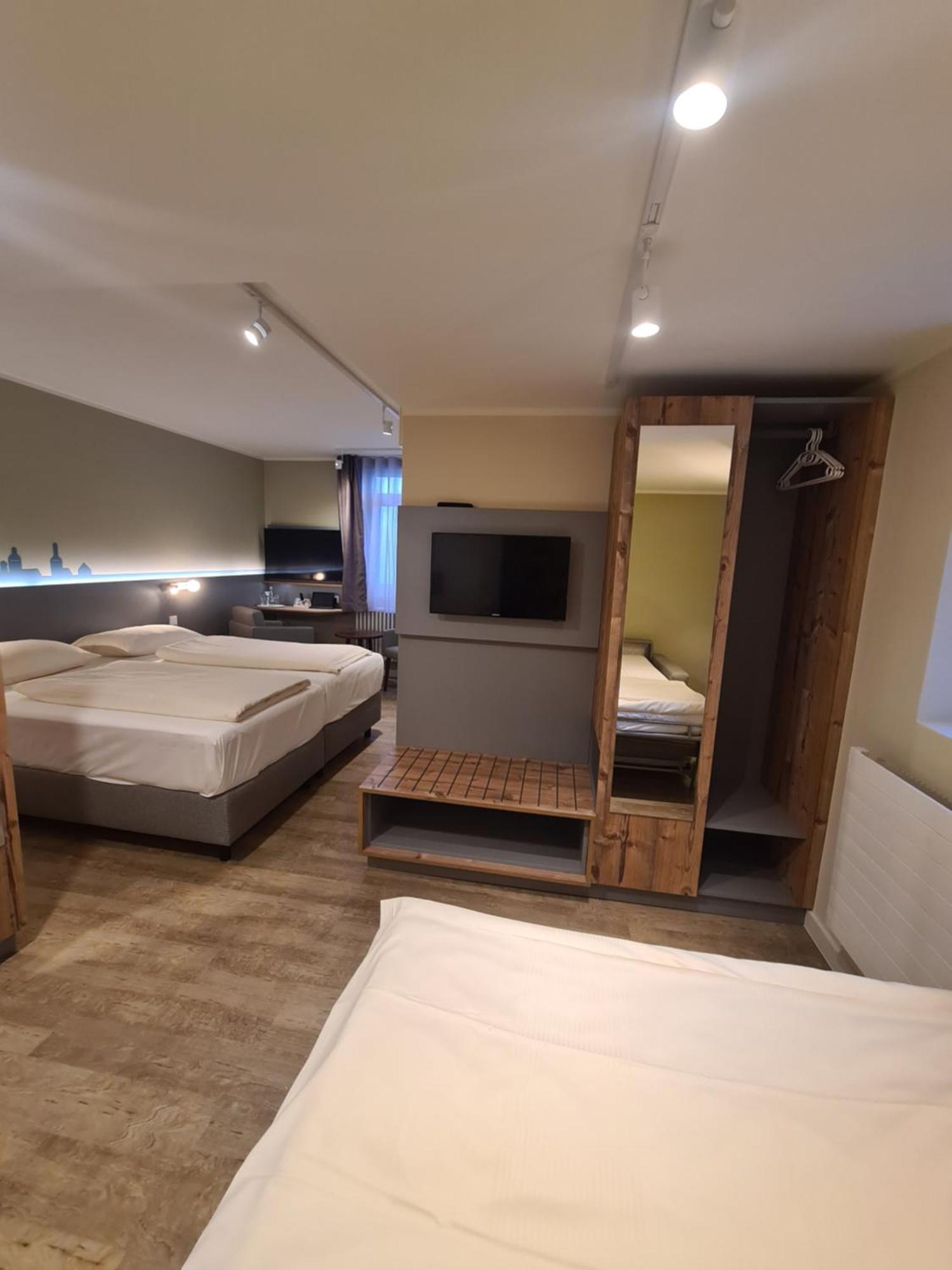 Stadthotel Engel เอทท์ลิงเงน ภายนอก รูปภาพ