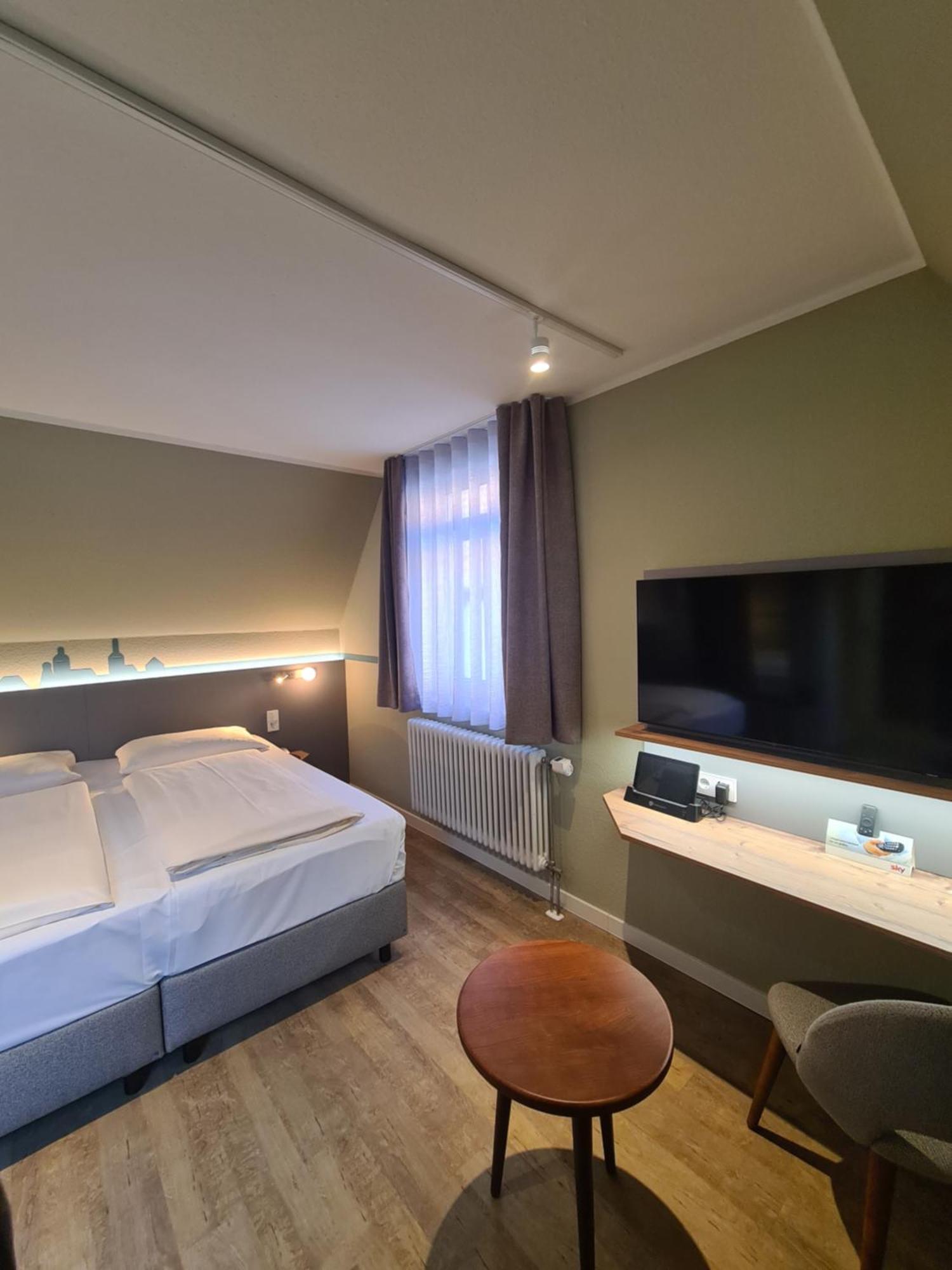 Stadthotel Engel เอทท์ลิงเงน ภายนอก รูปภาพ