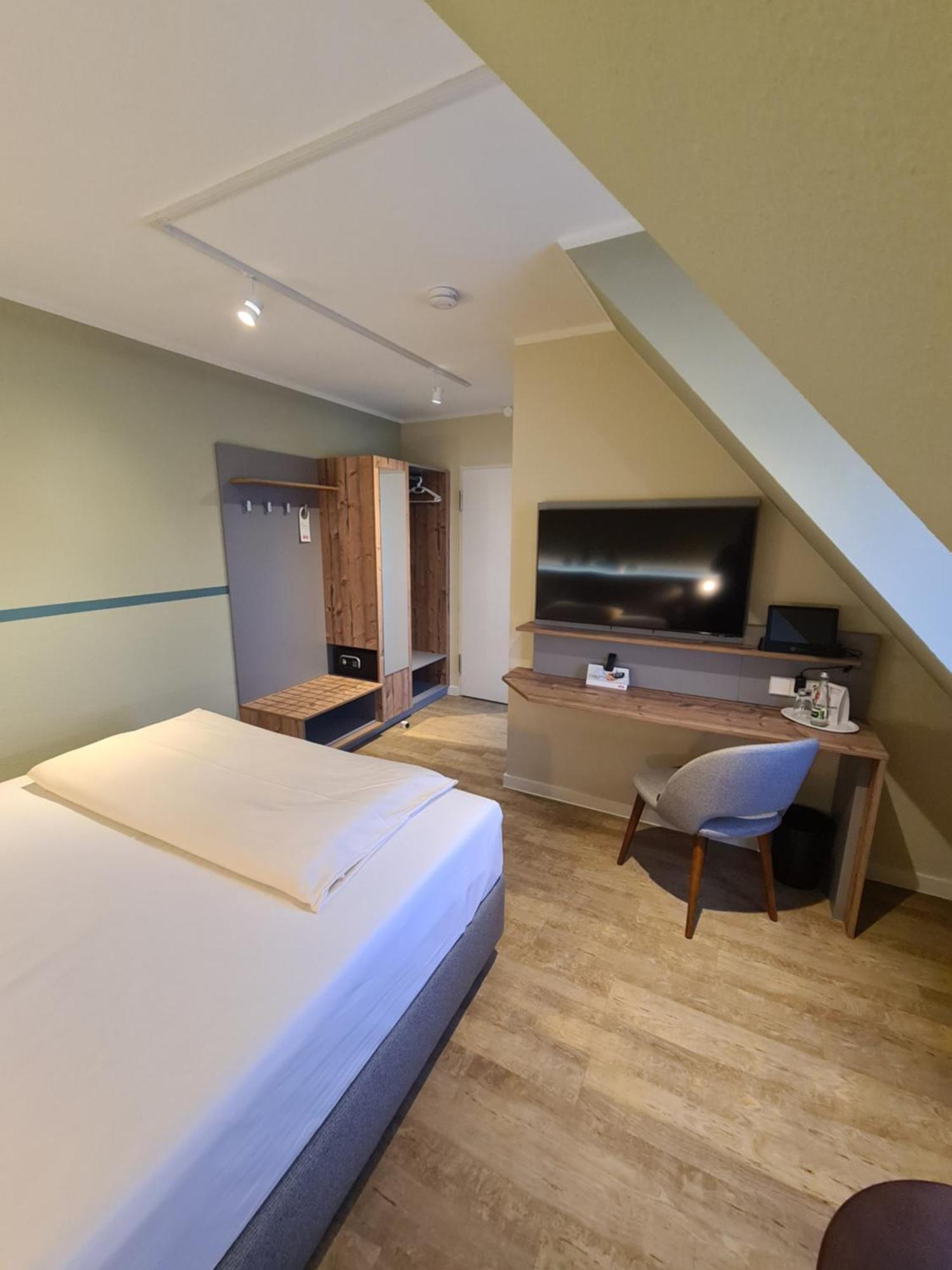 Stadthotel Engel เอทท์ลิงเงน ภายนอก รูปภาพ