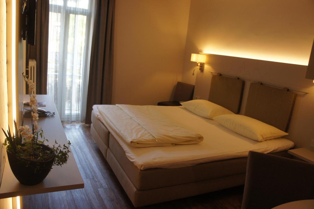 Stadthotel Engel เอทท์ลิงเงน ภายนอก รูปภาพ