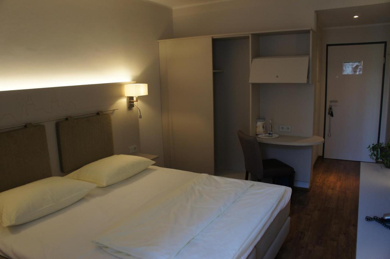 Stadthotel Engel เอทท์ลิงเงน ภายนอก รูปภาพ