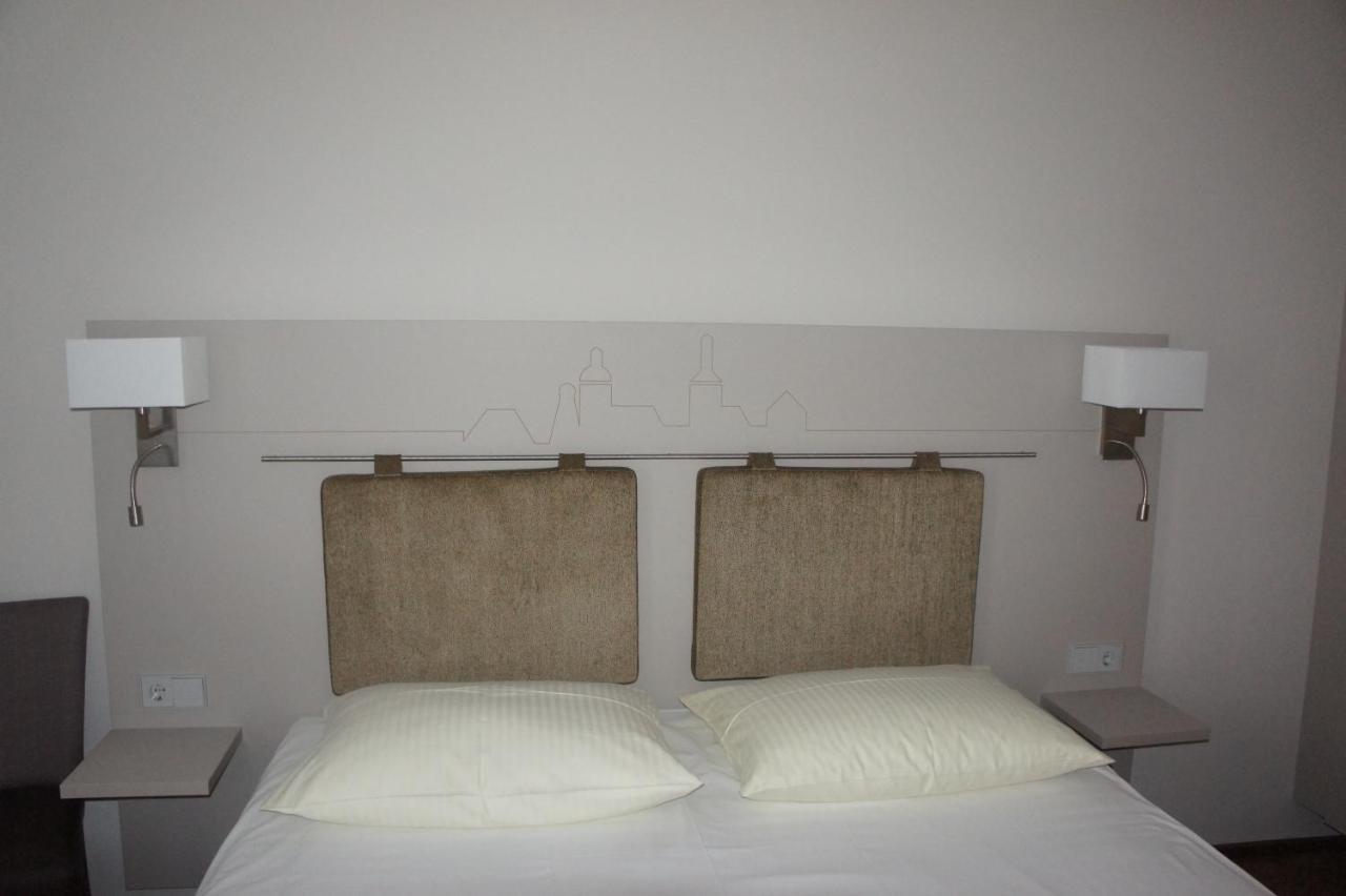 Stadthotel Engel เอทท์ลิงเงน ภายนอก รูปภาพ