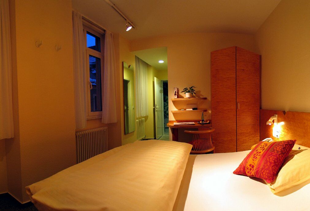Stadthotel Engel เอทท์ลิงเงน ภายนอก รูปภาพ